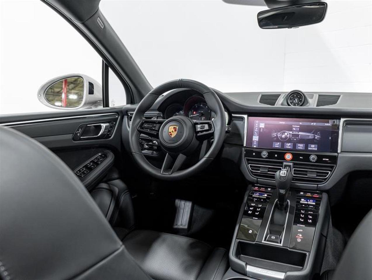 2026 Porsche Macan  Photo