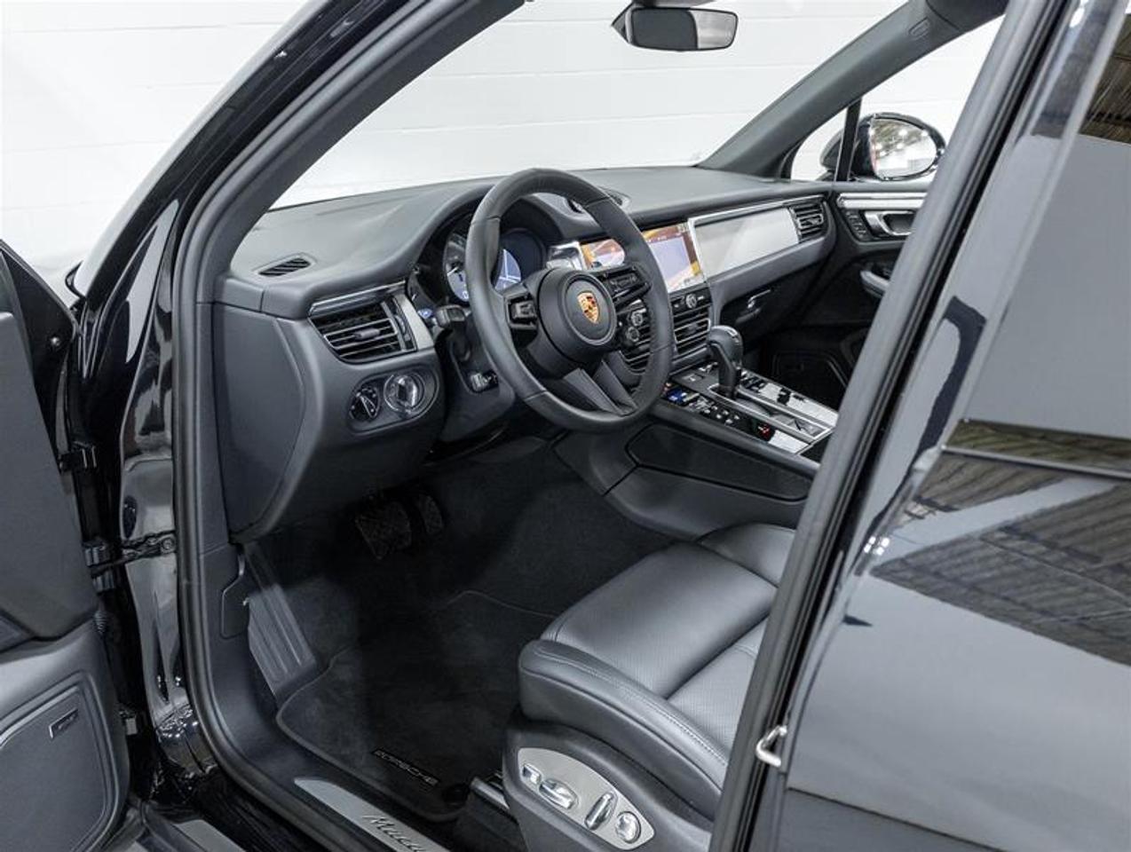 2026 Porsche Macan  Photo