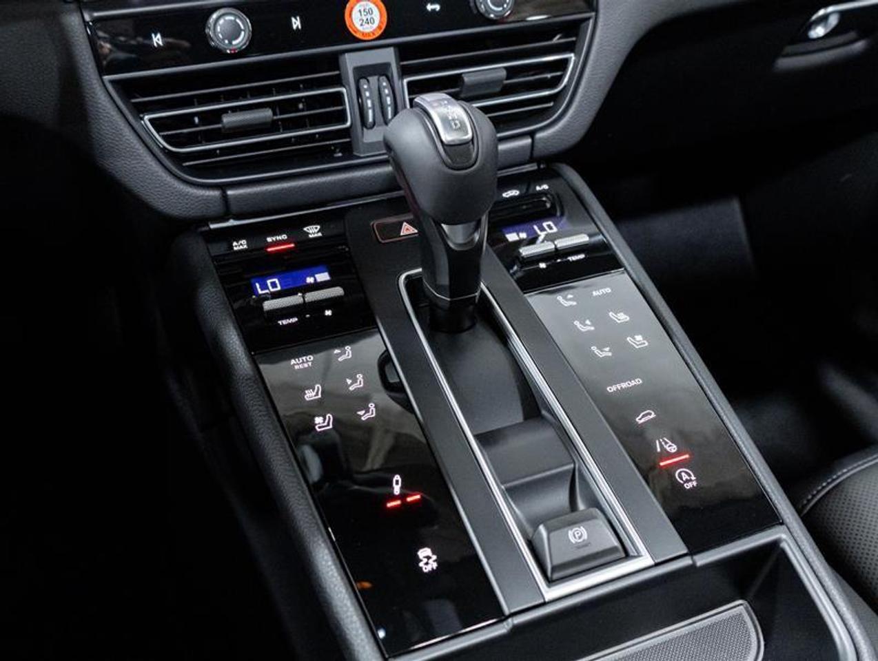 2026 Porsche Macan  Photo