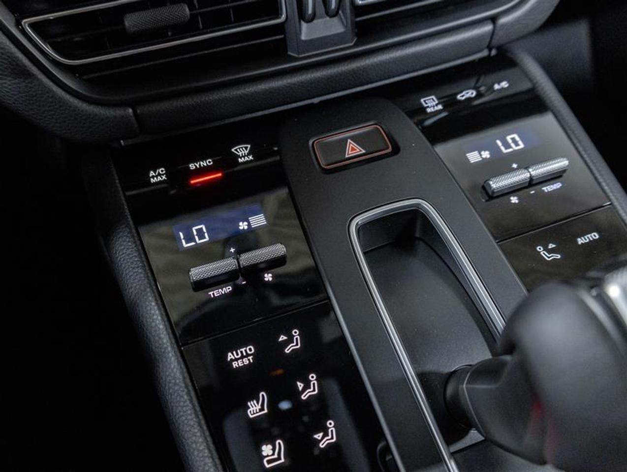 2026 Porsche Macan  Photo