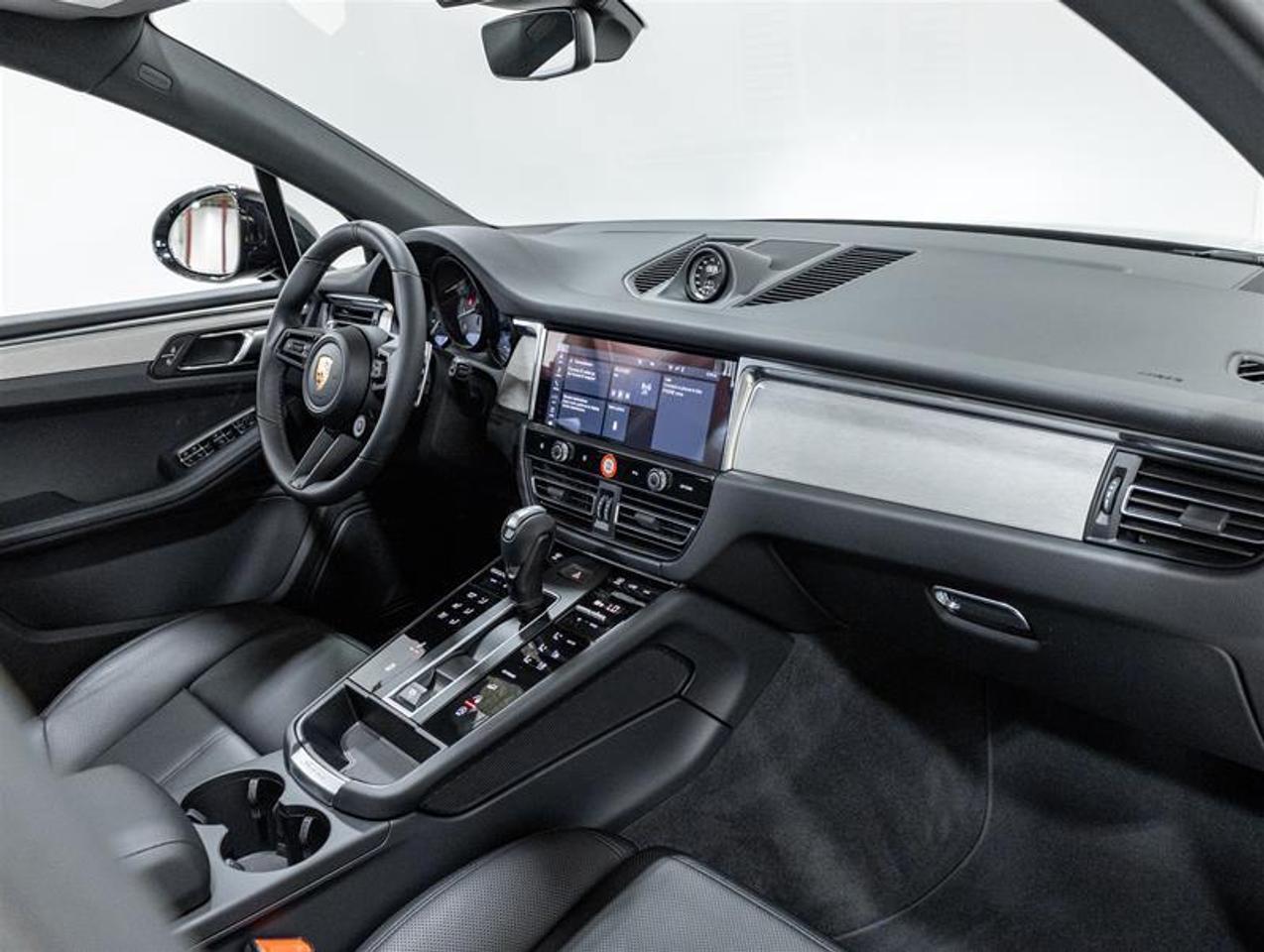 2026 Porsche Macan  Photo