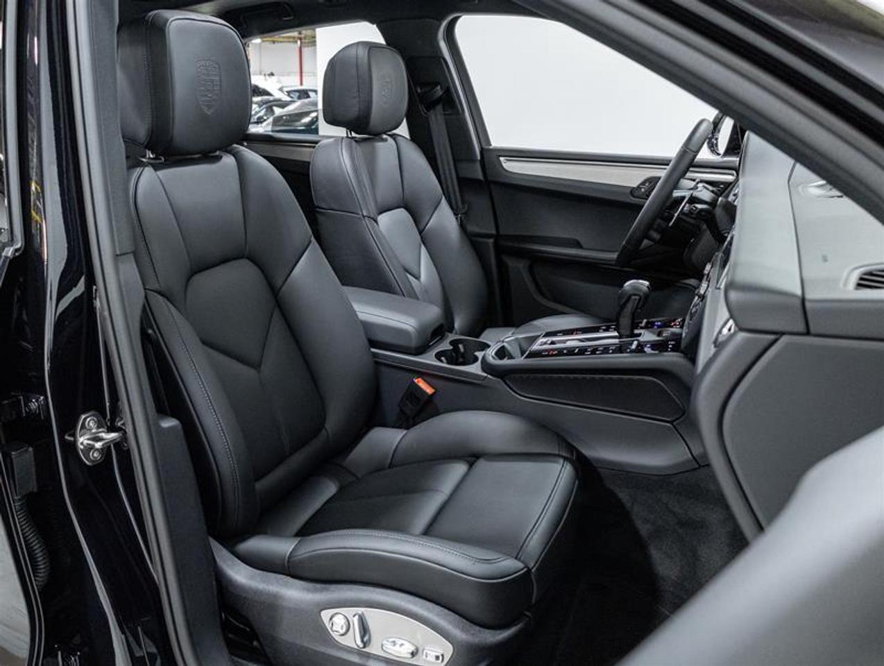 2026 Porsche Macan  Photo