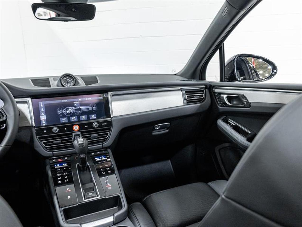 2026 Porsche Macan  Photo