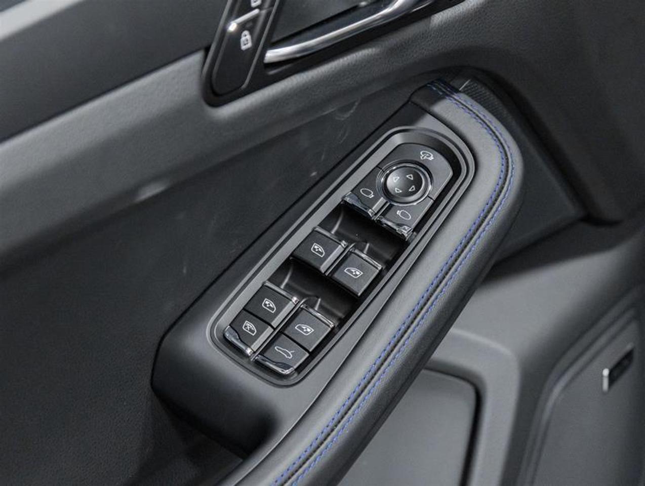 2026 Porsche Macan  Photo