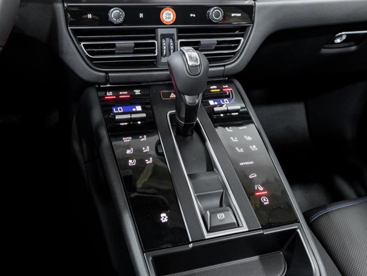 2026 Porsche Macan  Photo
