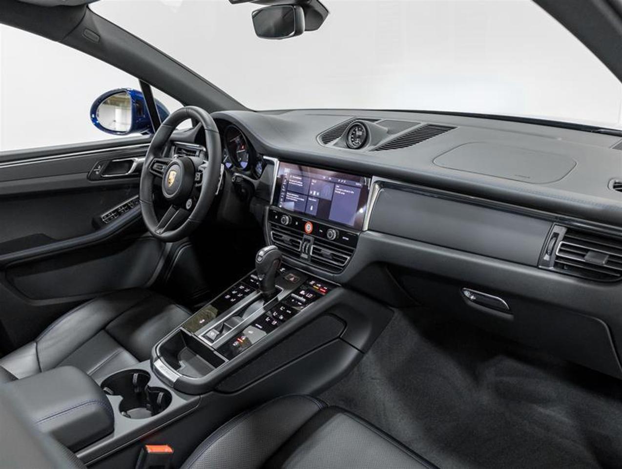 2026 Porsche Macan  Photo