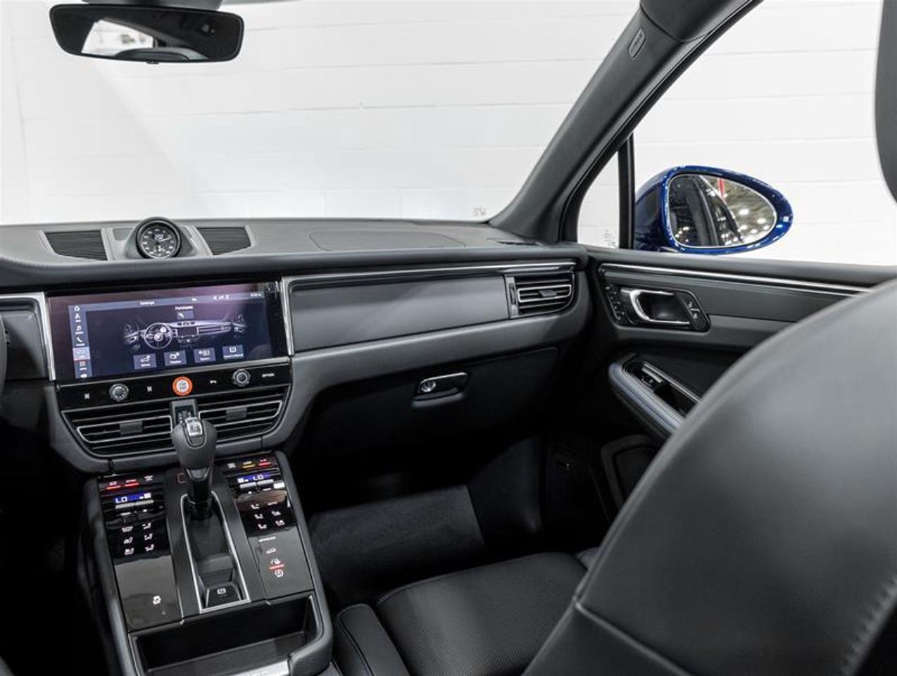 2026 Porsche Macan  Photo