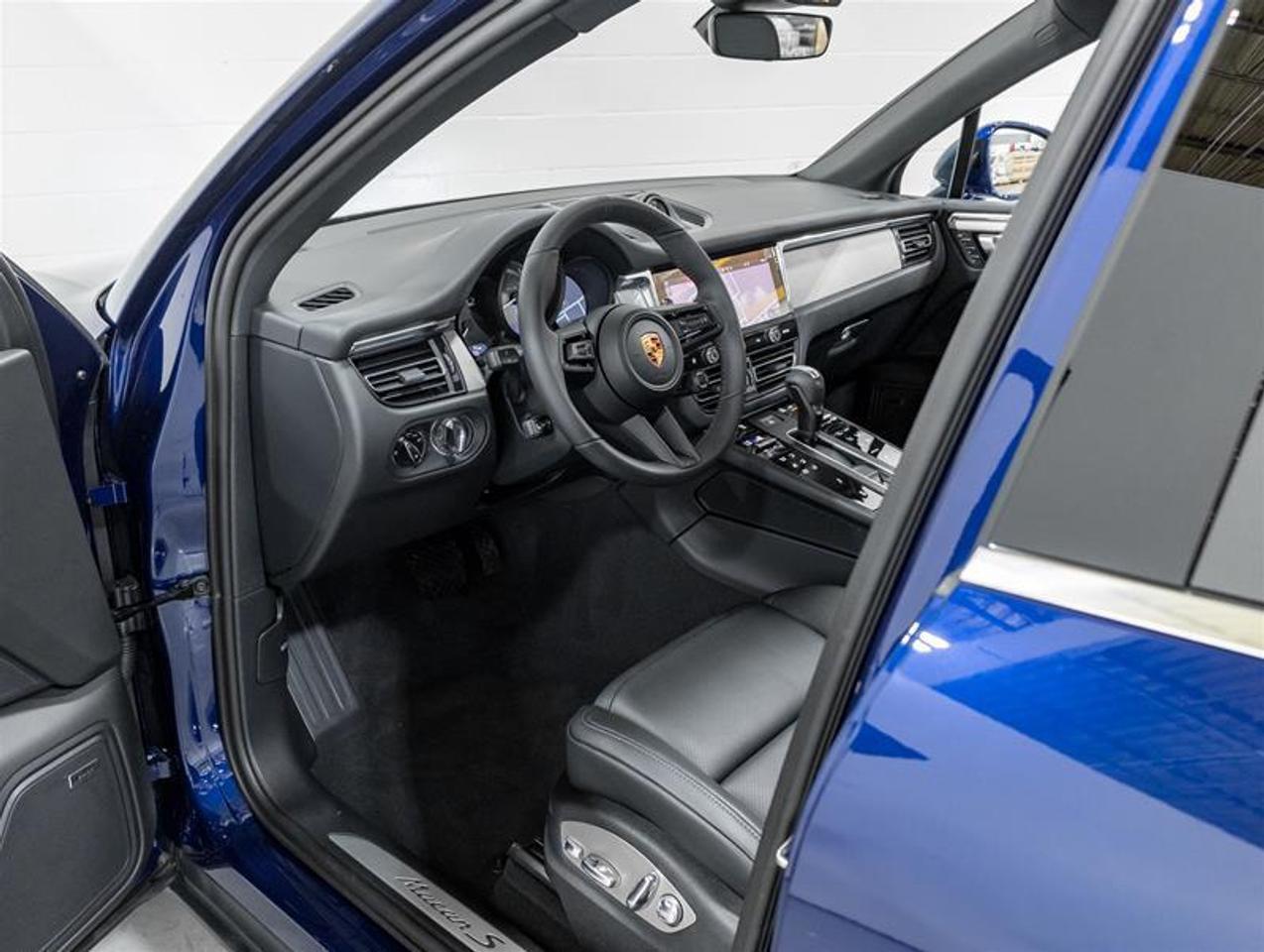 2026 Porsche Macan  Photo