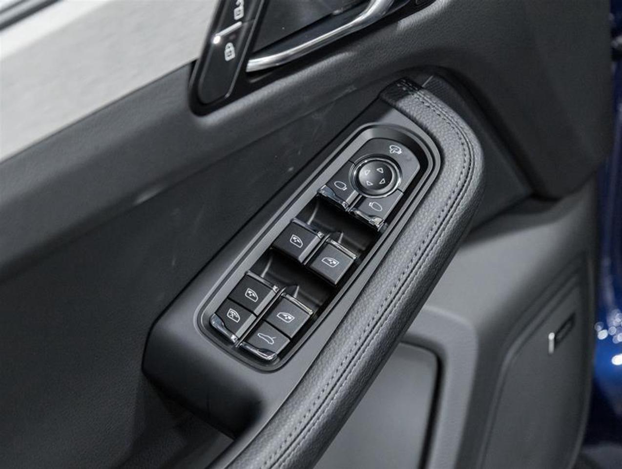 2026 Porsche Macan  Photo