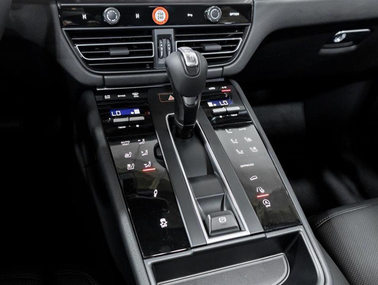 2026 Porsche Macan  Photo