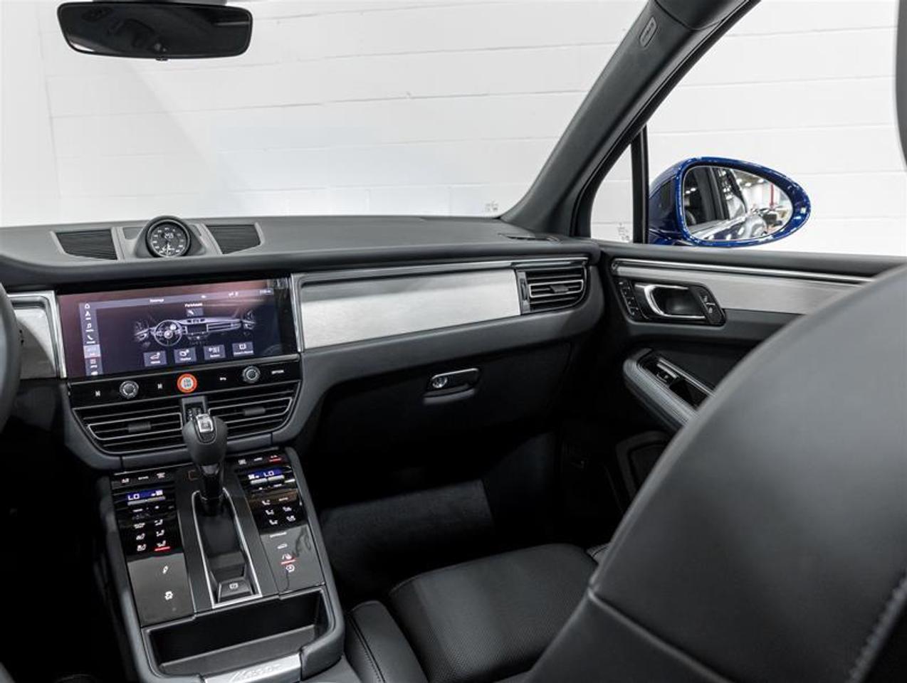 2026 Porsche Macan  Photo