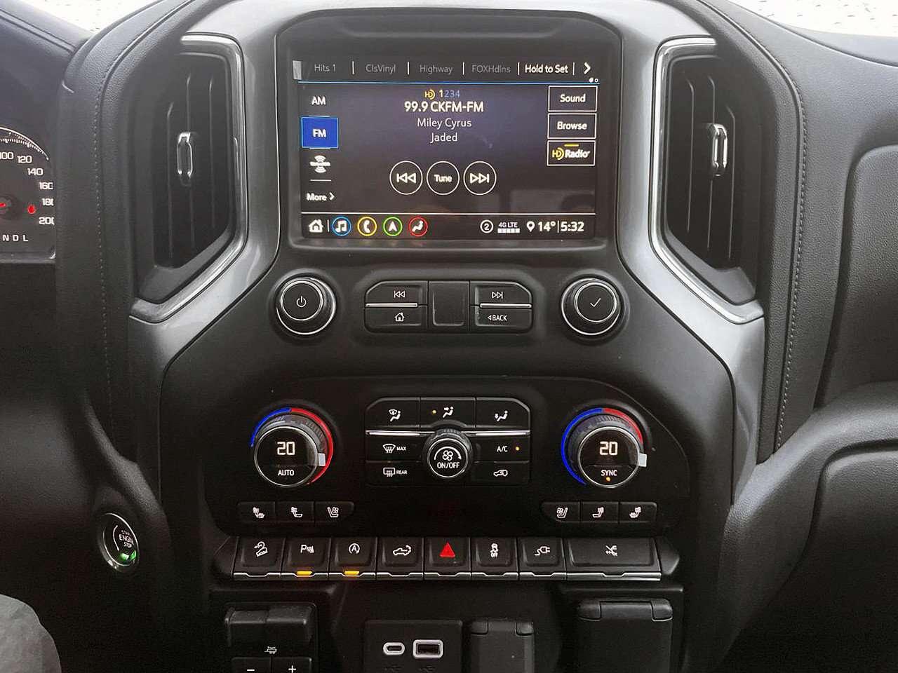 2020 Chevrolet Silverado 1500 Crew Cab 4x4 Duromax 3L Diesel   Leather seats   S Photo