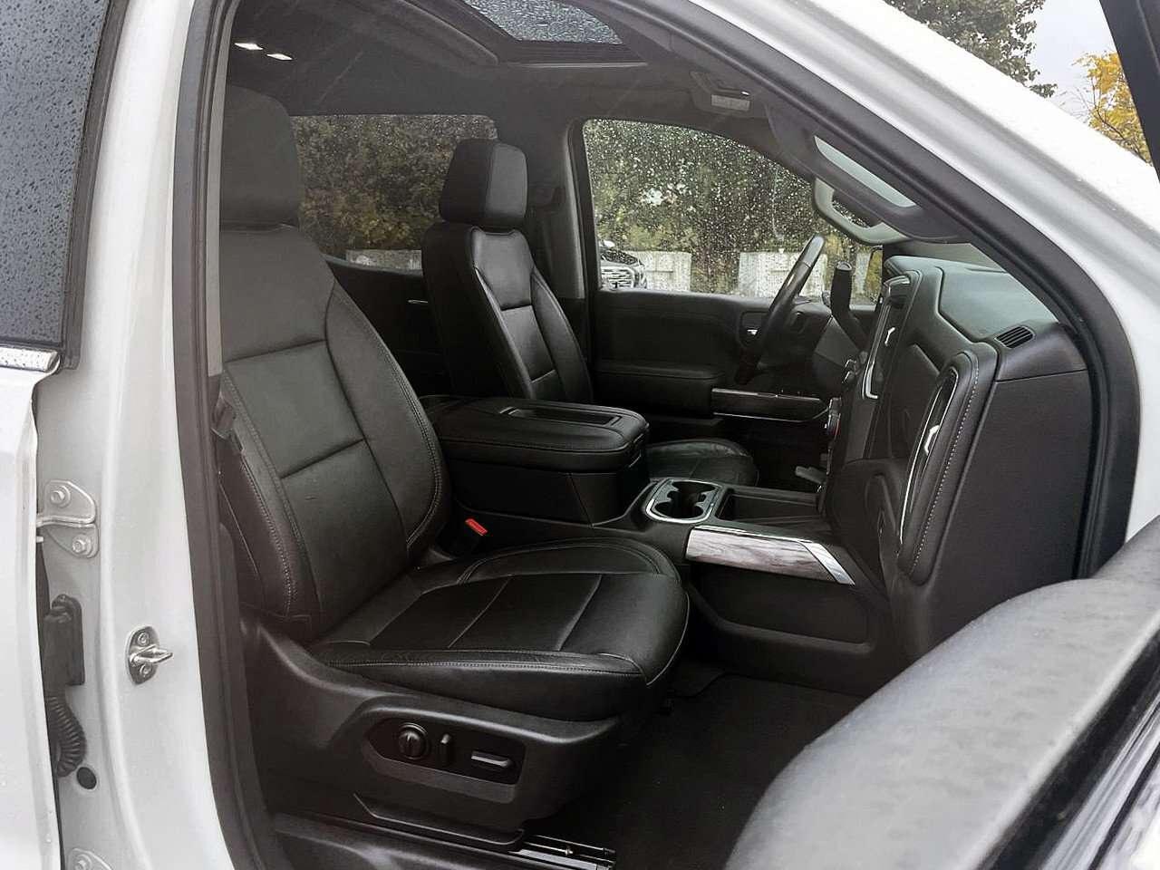2020 Chevrolet Silverado 1500 Crew Cab 4x4 Duromax 3L Diesel   Leather seats   S Photo