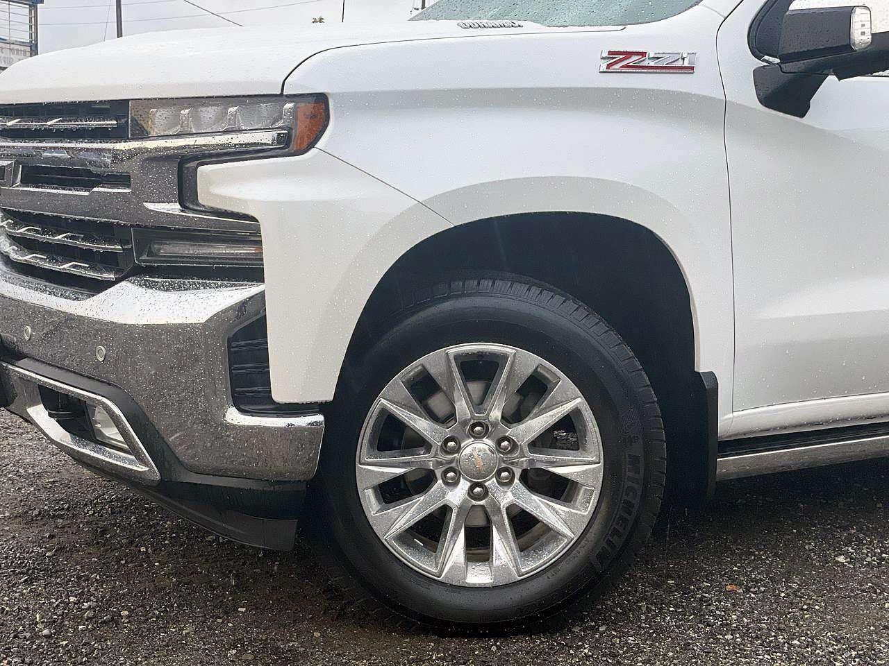 2020 Chevrolet Silverado 1500 Crew Cab 4x4 Duromax 3L Diesel   Leather seats   S Photo