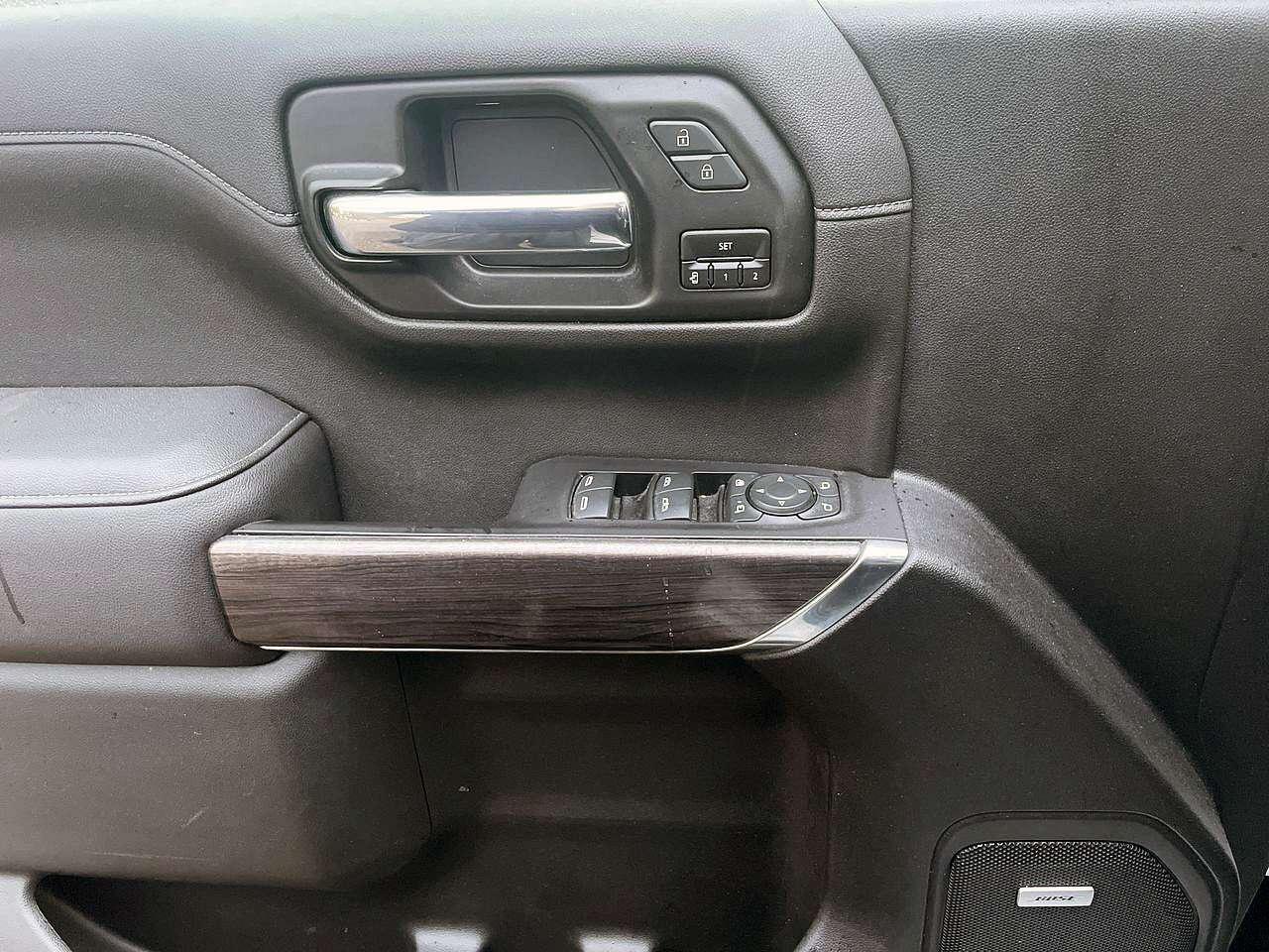 2020 Chevrolet Silverado 1500 Crew Cab 4x4 Duromax 3L Diesel   Leather seats   S Photo