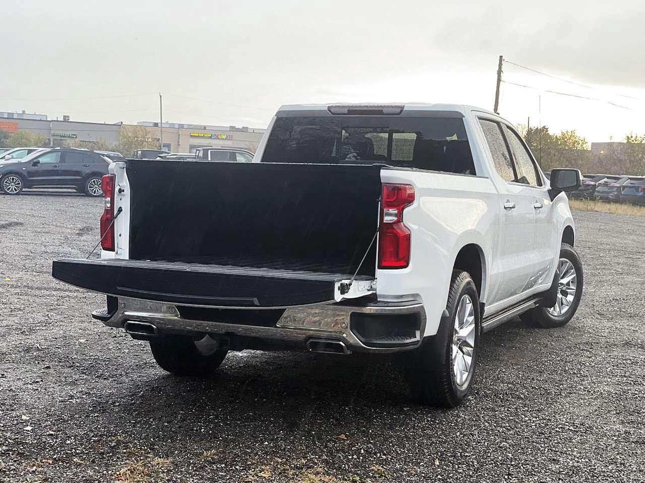 2020 Chevrolet Silverado 1500 Crew Cab 4x4 Duromax 3L Diesel   Leather seats   S Photo