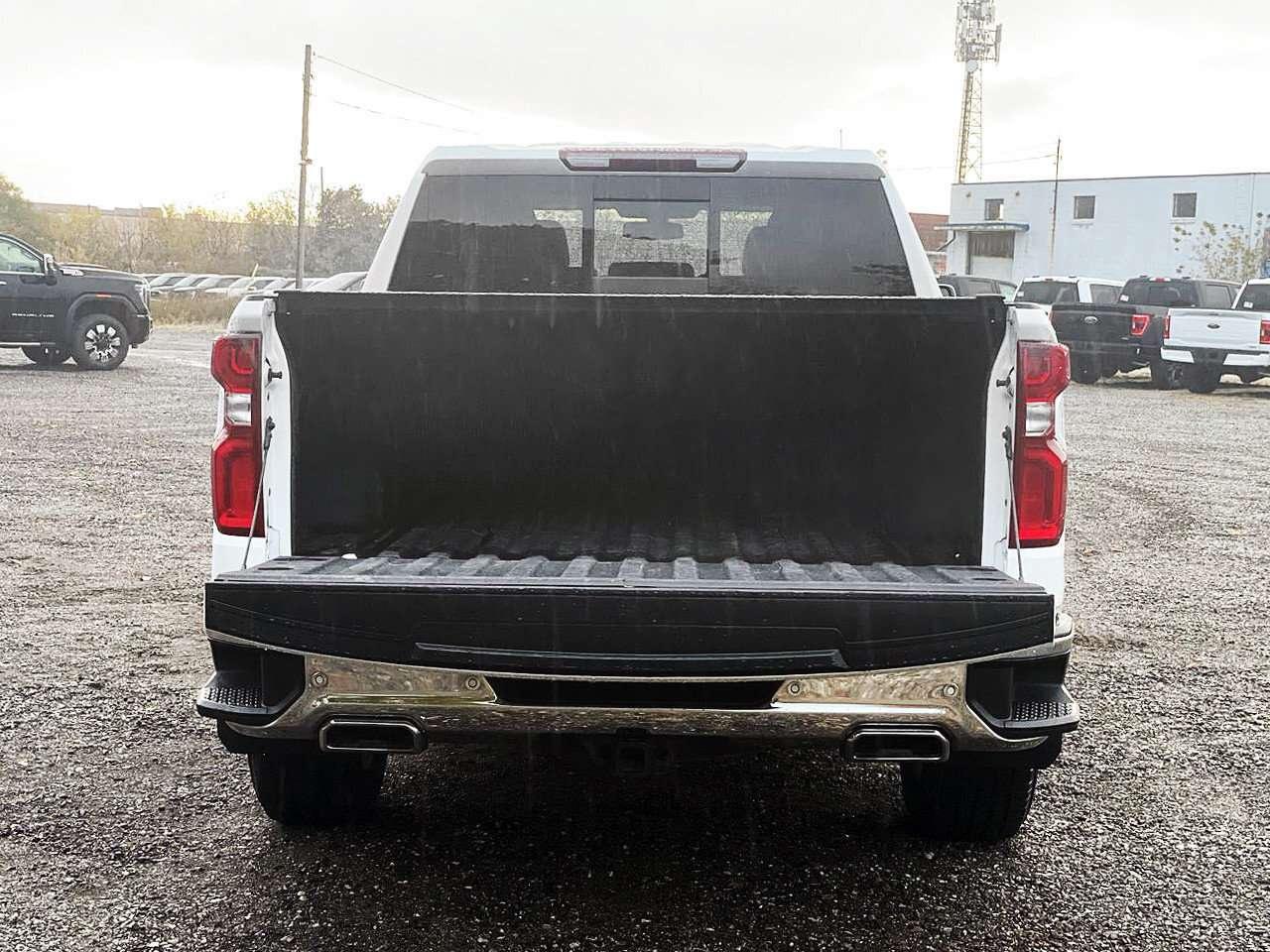 2020 Chevrolet Silverado 1500 Crew Cab 4x4 Duromax 3L Diesel   Leather seats   S Photo