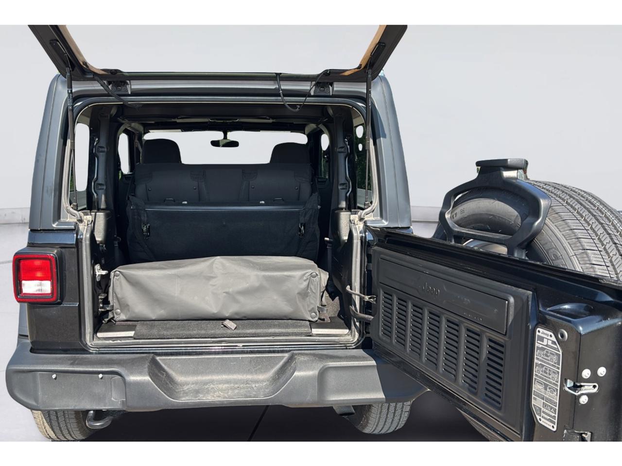 2023 Jeep Wrangler SPORTS Photo