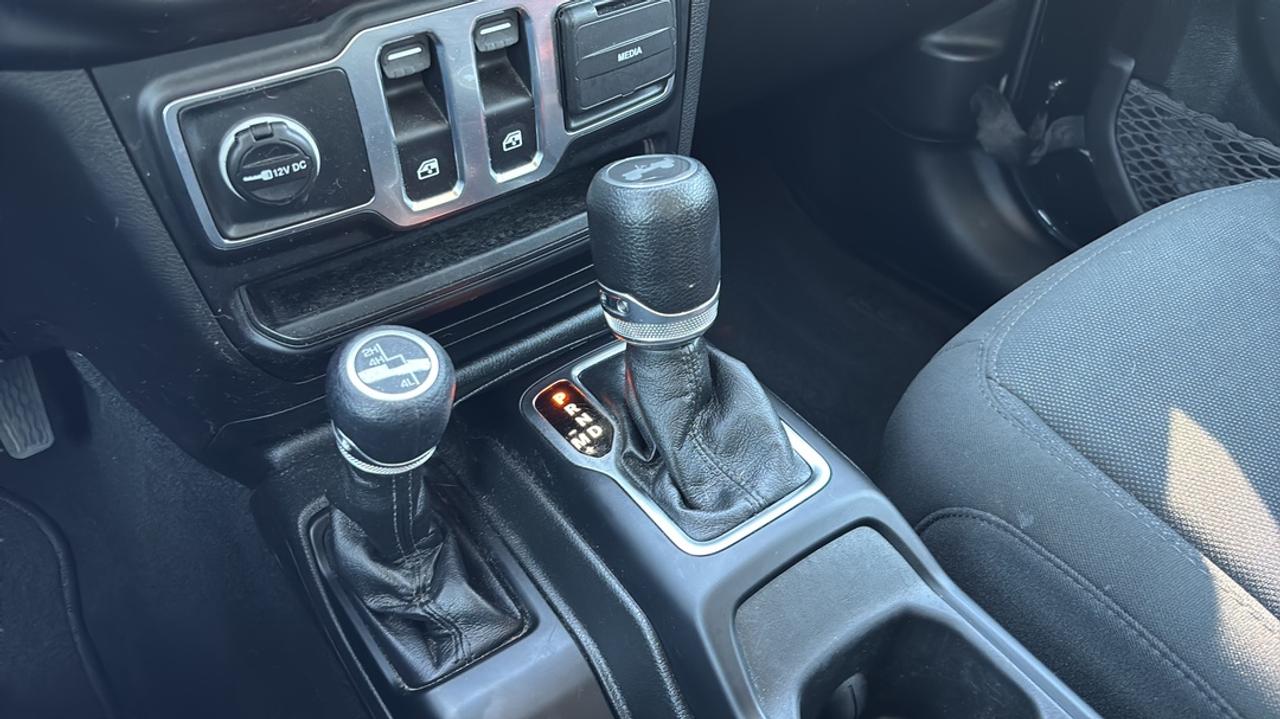 2023 Jeep Wrangler SPORTS Photo