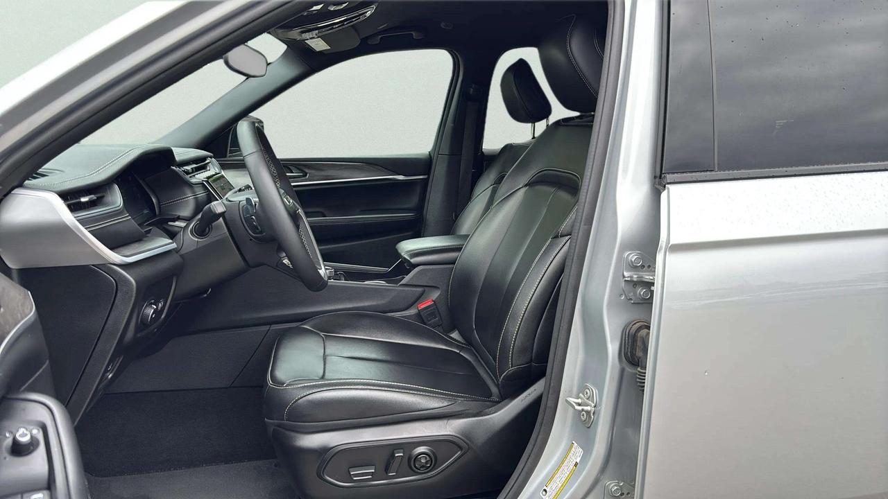 2024 Jeep Grand Cherokee L LIMITED L 7 PASSENGER Photo