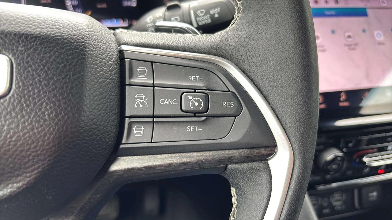 2024 Jeep Grand Cherokee L LIMITED L 7 PASSENGER Photo