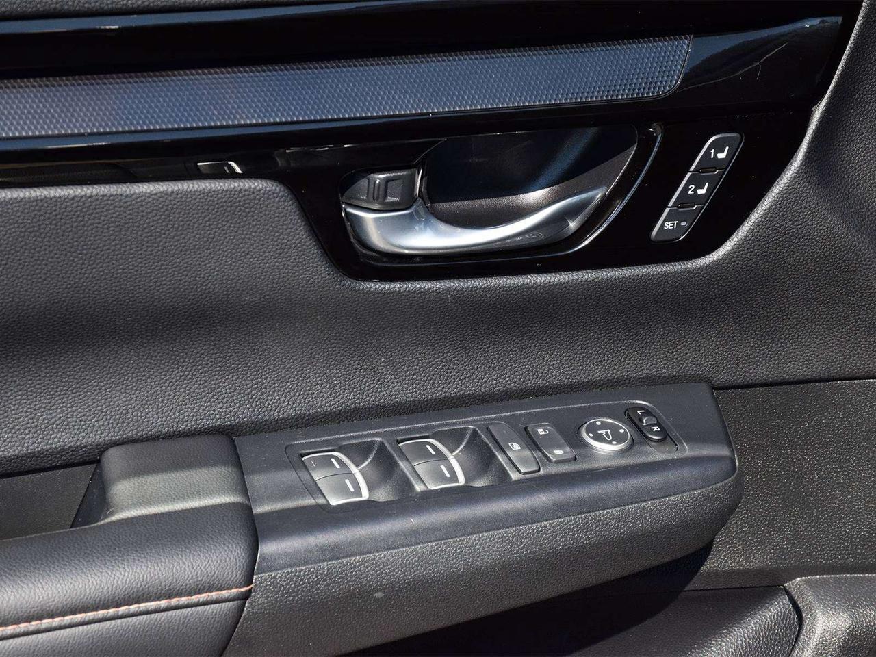 2025 Honda CR-V Touring AWD ~Nav ~Heated Leather ~Sunroof ~Carplay Photo