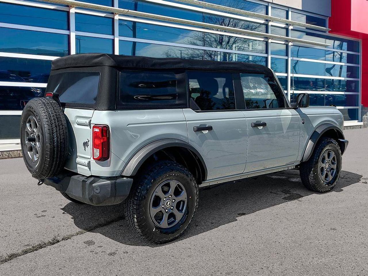 2022 Ford Bronco Big Bend | Clean CarFax | New Nexan Tires | Navigation | Blind-Spot | Lane Keep Assist | CarPlay Photo