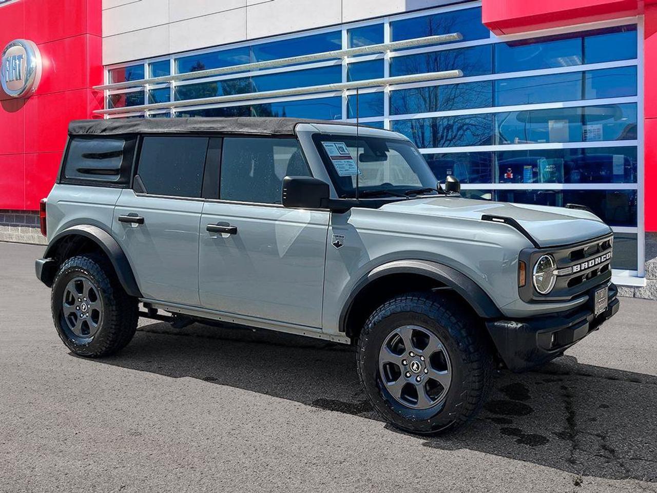 2022 Ford Bronco Big Bend | Clean CarFax | New Nexan Tires | Navigation | Blind-Spot | Lane Keep Assist | CarPlay Photo