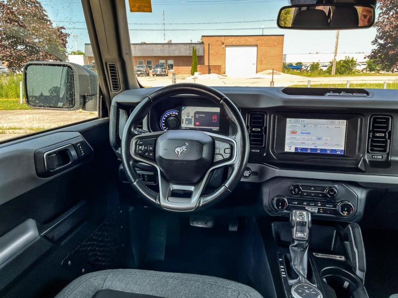 2022 Ford Bronco Big Bend | Clean CarFax | New Nexan Tires | Navigation | Blind-Spot | Lane Keep Assist | CarPlay Photo