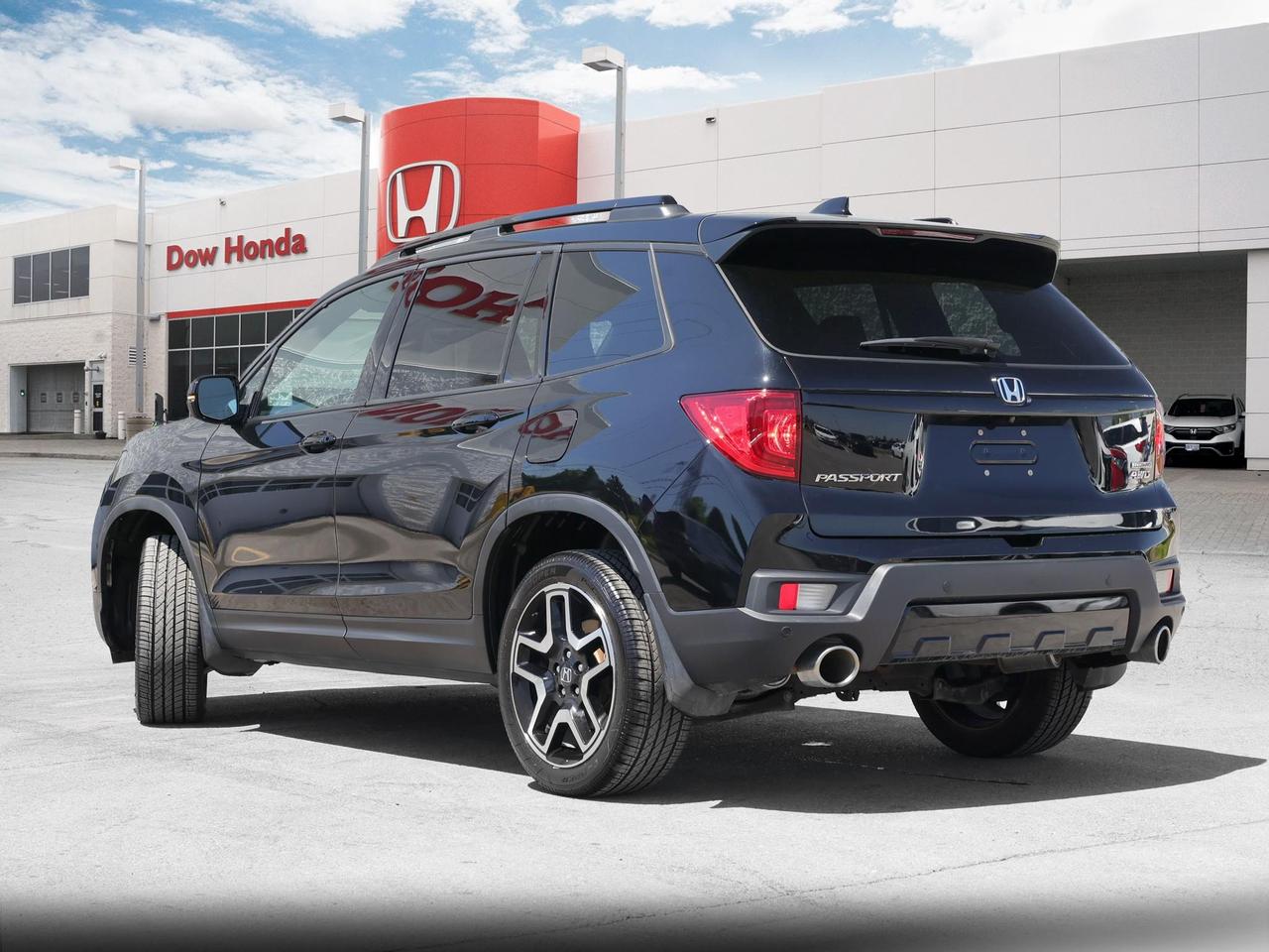 2022 Honda Passport Touring 4dr All-Wheel Drive Photo3