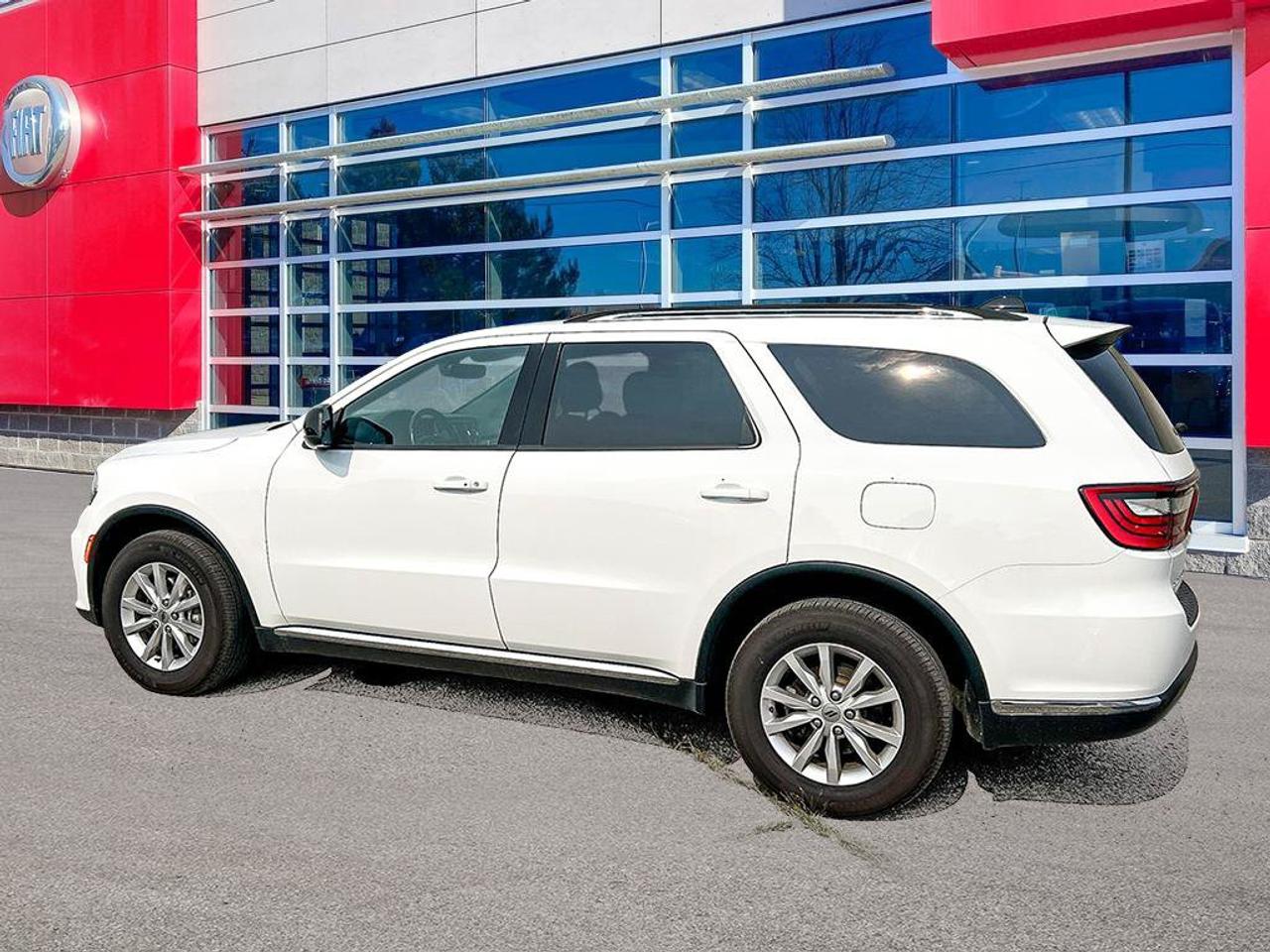 2024 Dodge Durango SXT | Clean CarFax | Ontario Vehicle | Two Sets of Michelin Tires | 7 Passenger | Very Clean | Photo2