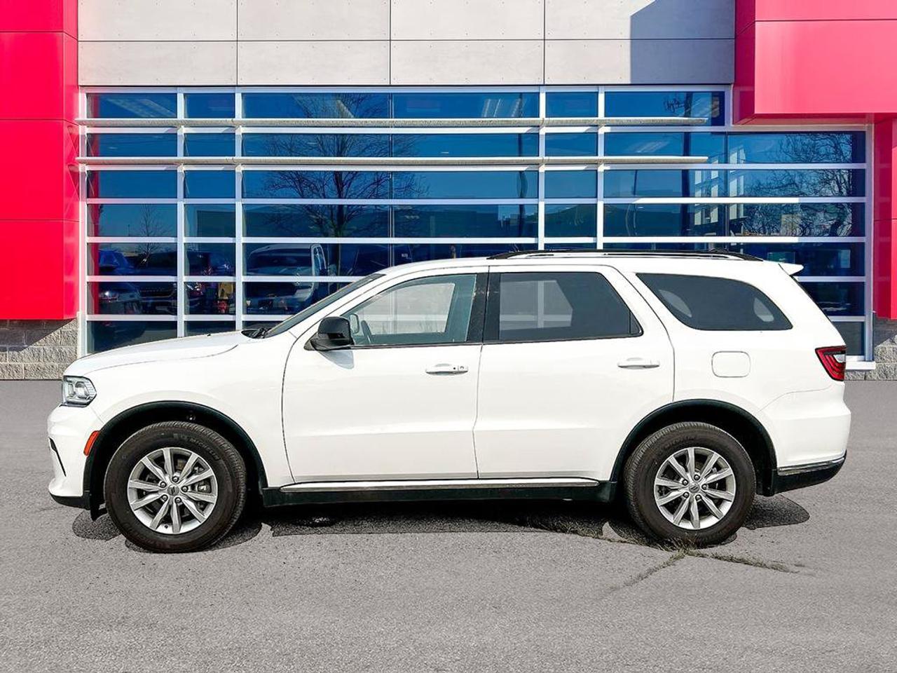 2024 Dodge Durango SXT | Clean CarFax | Ontario Vehicle | Two Sets of Michelin Tires | 7 Passenger | Very Clean | Photo1