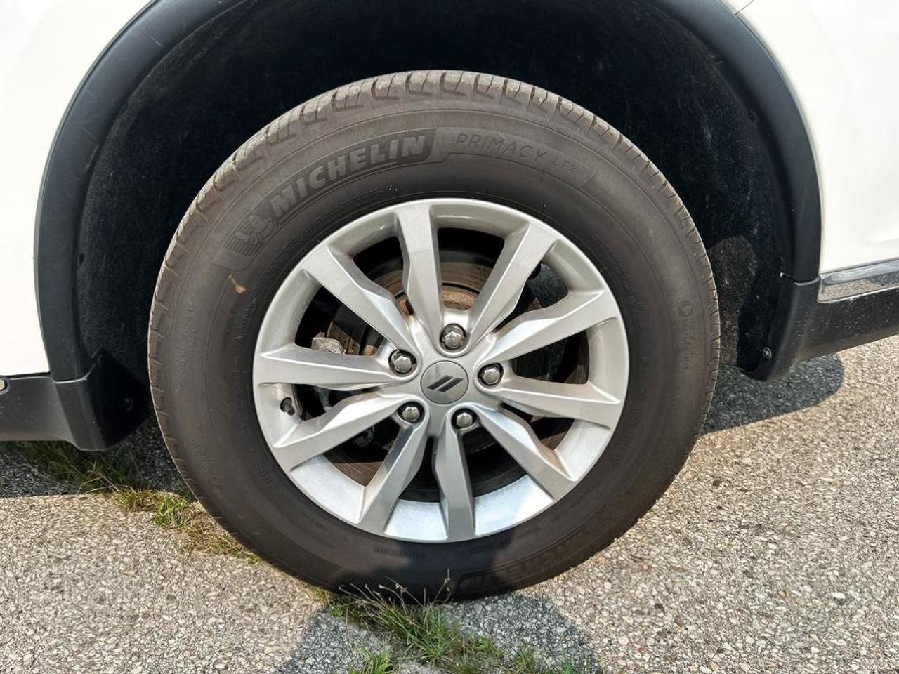 2024 Dodge Durango SXT | Clean CarFax | Ontario Vehicle | Two Sets of Michelin Tires | 7 Passenger | Very Clean | Photo
