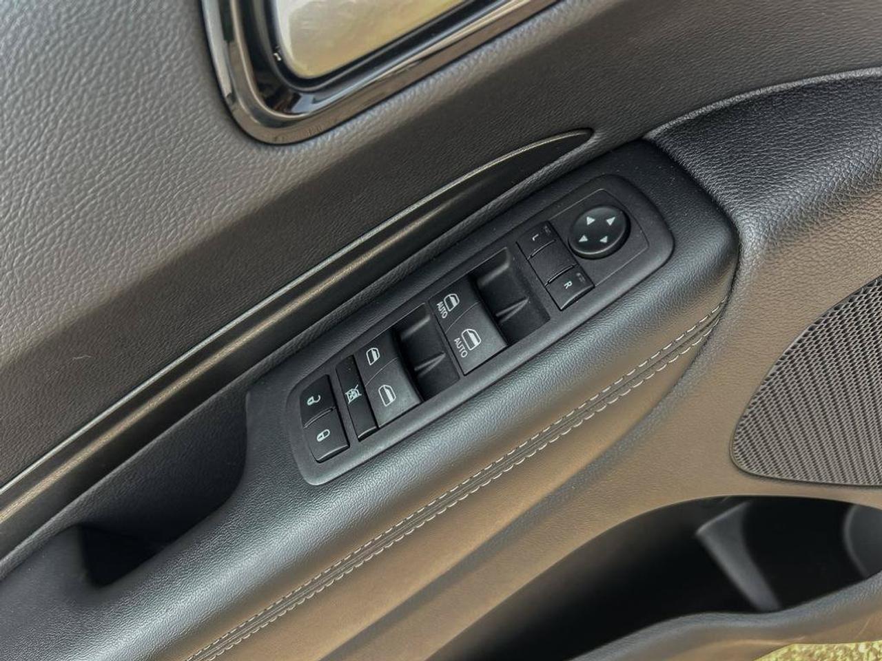 2024 Dodge Durango SXT | Clean CarFax | Ontario Vehicle | Two Sets of Michelin Tires | 7 Passenger | Very Clean | Photo