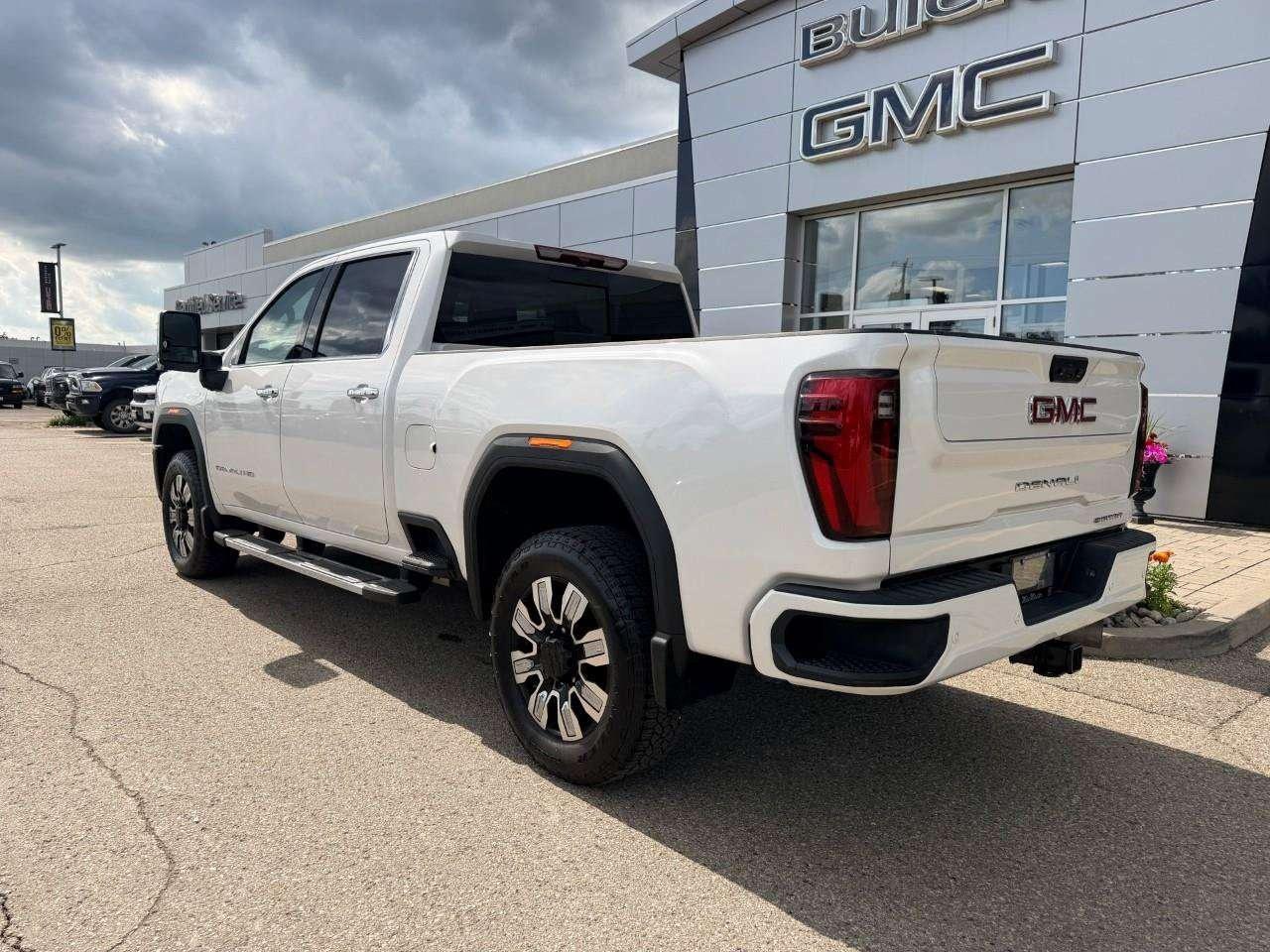 2024 GMC SIERRA 2500HD DENALI, 6.6L V8, 4X4, ALLOYS, LEATHER, BOSE, MACMASTER ORIGINAL, 1-OWNER, CERTIFIED PREOWNED! Photo3