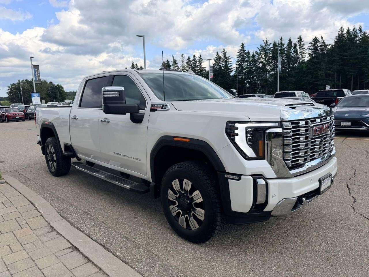 2024 GMC SIERRA 2500HD DENALI, 6.6L V8, 4X4, ALLOYS, LEATHER, BOSE, MACMASTER ORIGINAL, 1-OWNER, CERTIFIED PREOWNED! Photo