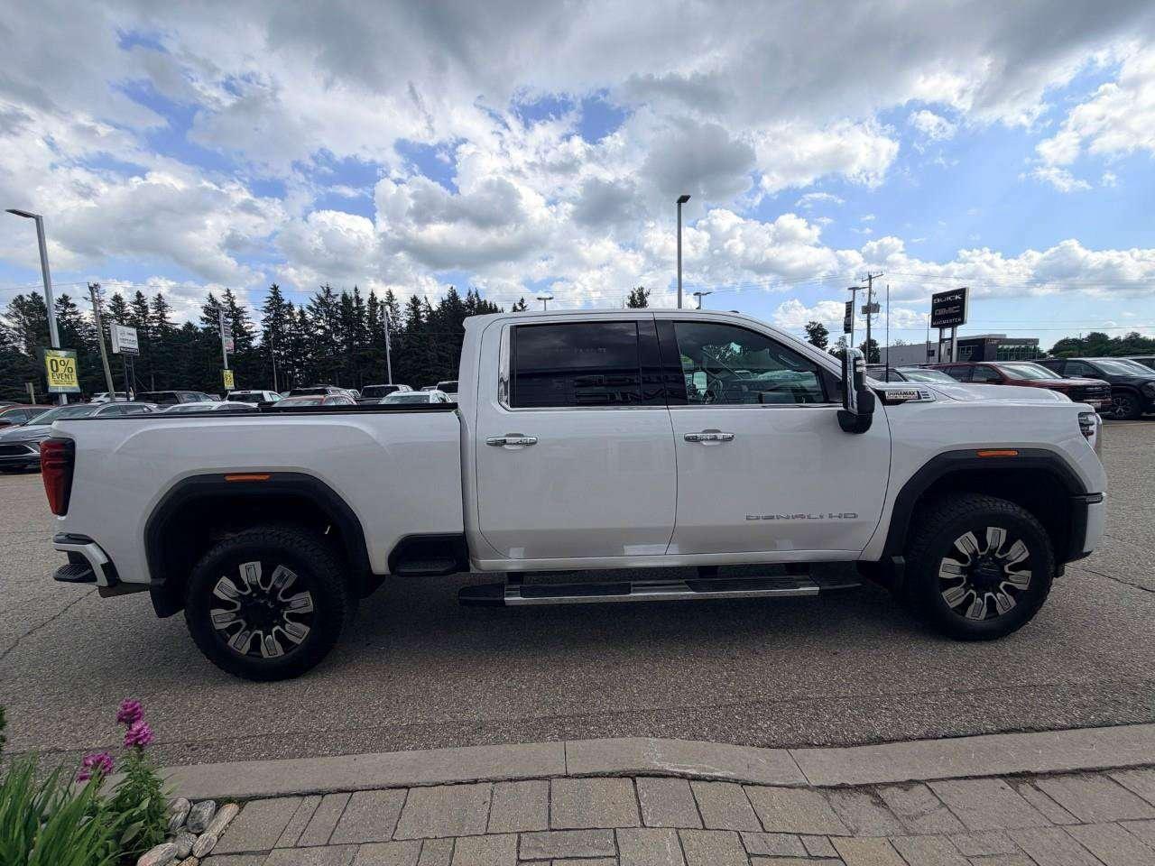 2024 GMC SIERRA 2500HD DENALI, 6.6L V8, 4X4, ALLOYS, LEATHER, BOSE, MACMASTER ORIGINAL, 1-OWNER, CERTIFIED PREOWNED! Photo