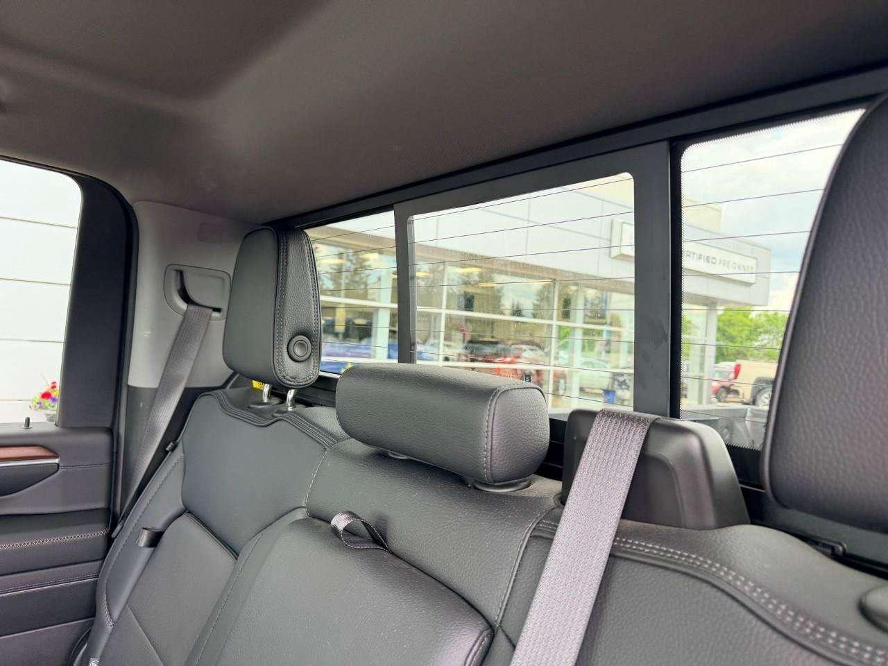 2024 GMC SIERRA 2500HD DENALI, 6.6L V8, 4X4, ALLOYS, LEATHER, BOSE, MACMASTER ORIGINAL, 1-OWNER, CERTIFIED PREOWNED! Photo