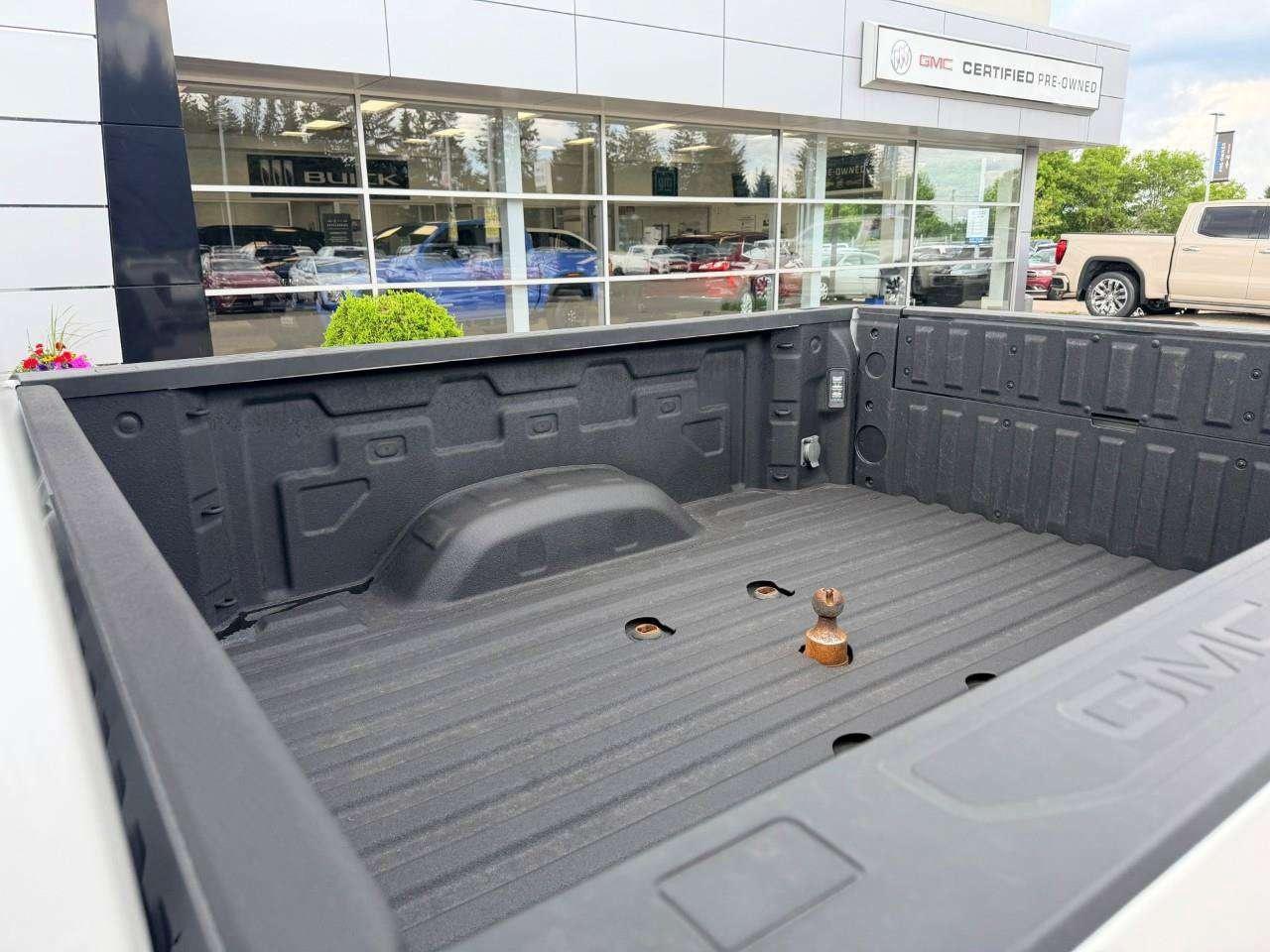 2024 GMC SIERRA 2500HD DENALI, 6.6L V8, 4X4, ALLOYS, LEATHER, BOSE, MACMASTER ORIGINAL, 1-OWNER, CERTIFIED PREOWNED! Photo