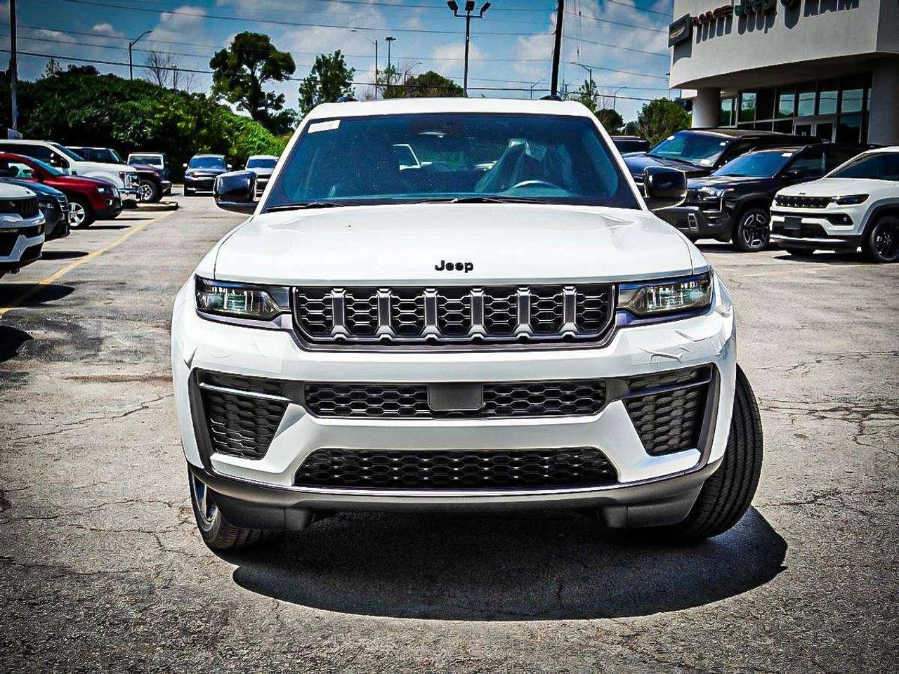 2026 Jeep Grand Cherokee  Photo