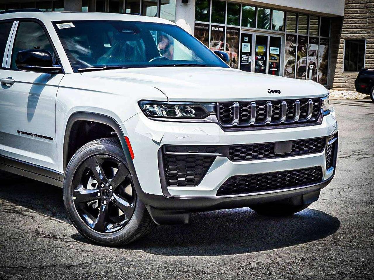2026 Jeep Grand Cherokee  Photo1