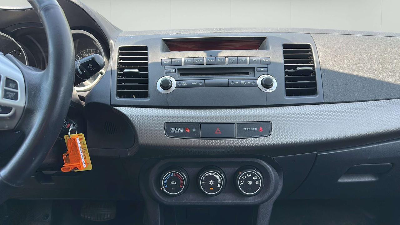 2013 Mitsubishi Lancer SE Photo