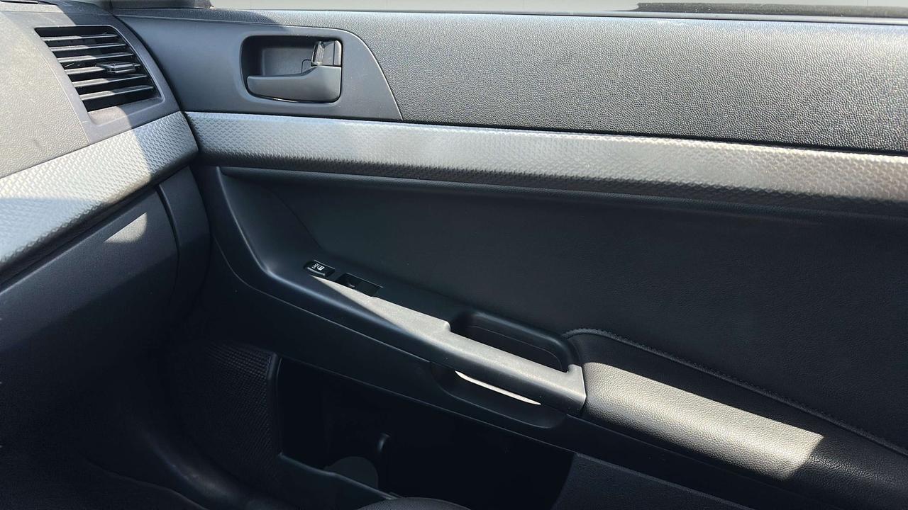 2013 Mitsubishi Lancer SE Photo