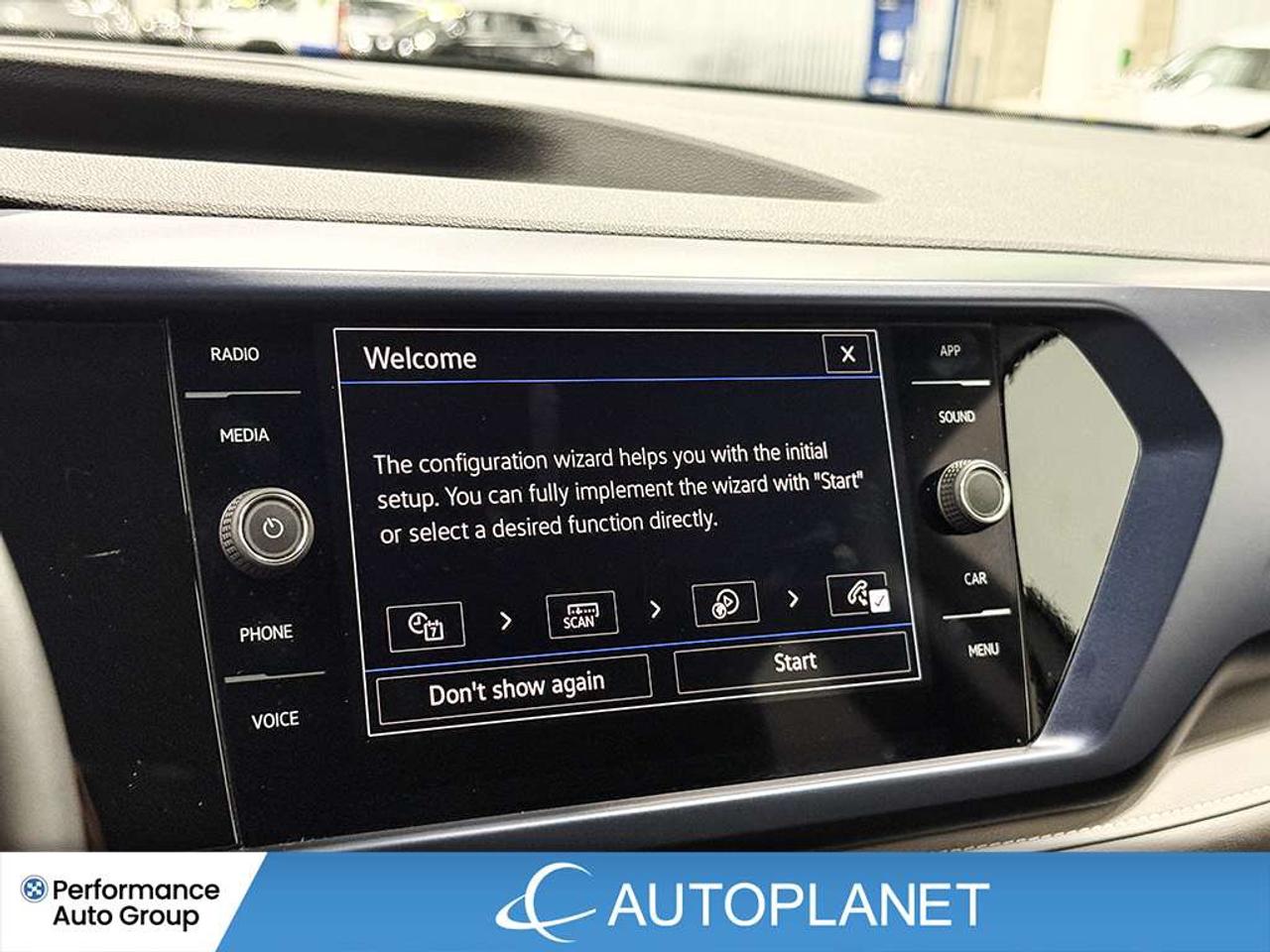 2024 Volkswagen Taos Comfortline, Heated Seats, Back Up Cam, Bluetooth! Photo