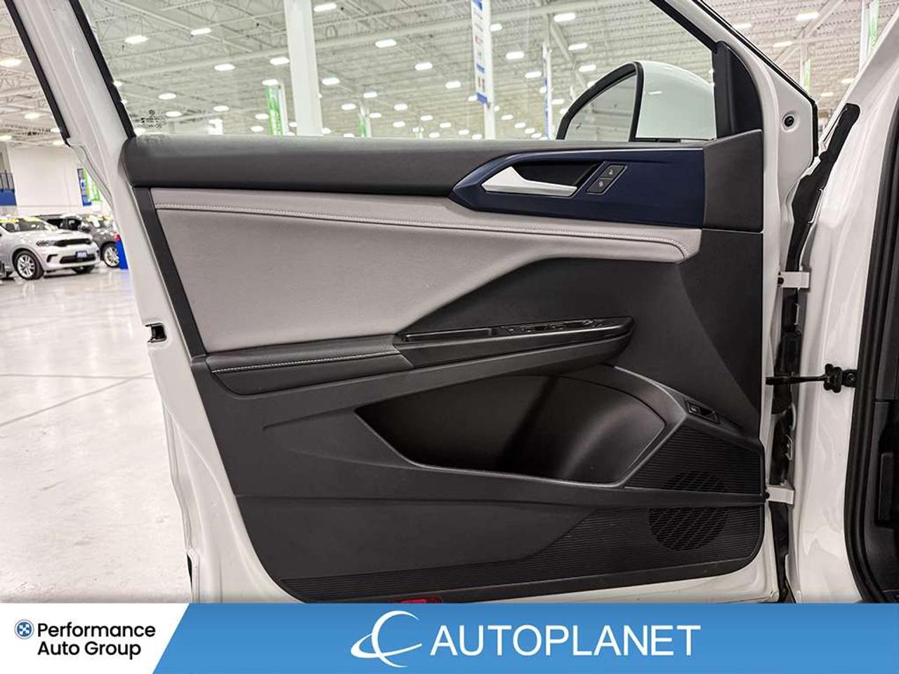 2024 Volkswagen Taos Comfortline, Heated Seats, Back Up Cam, Bluetooth! Photo