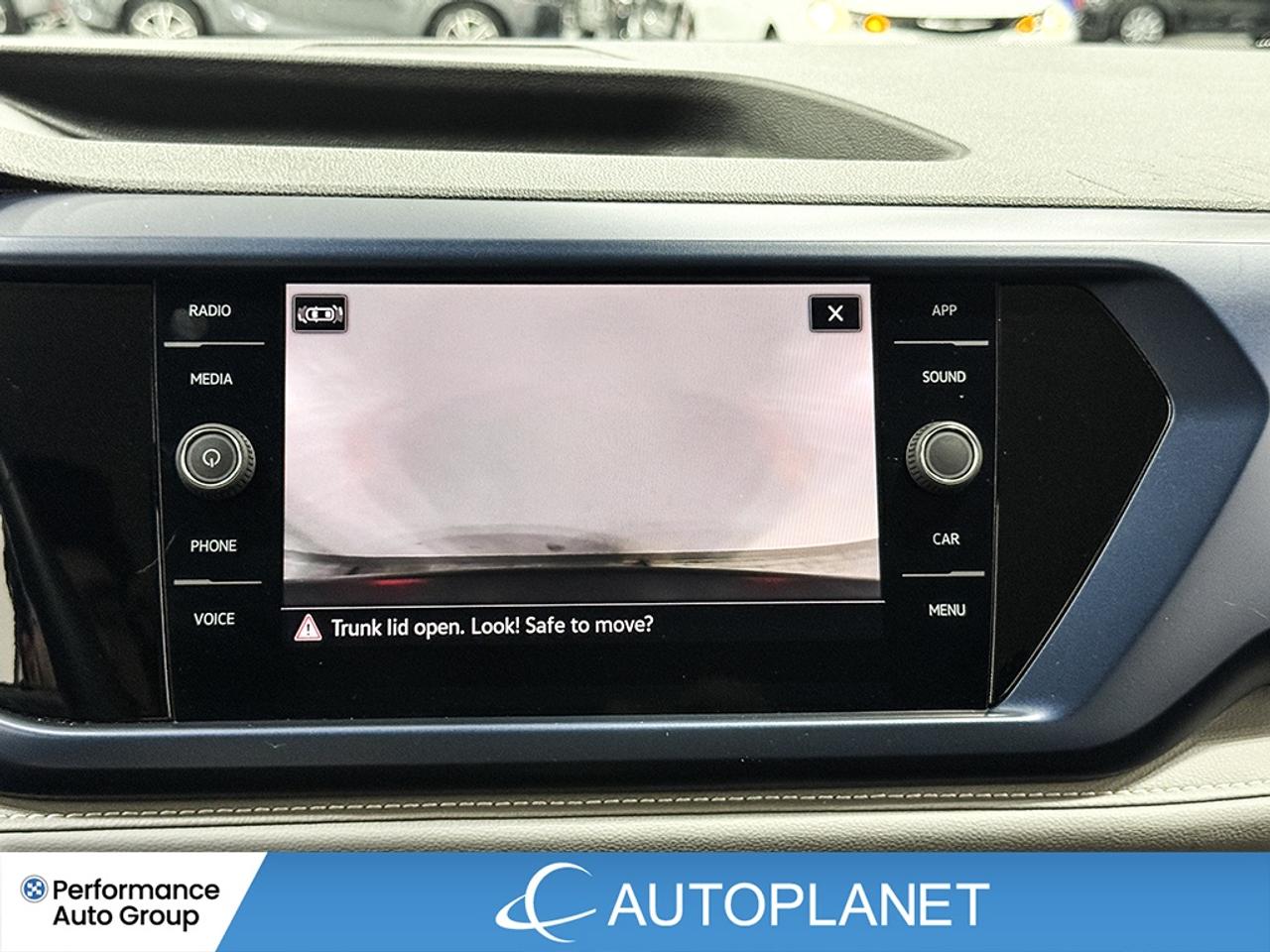 2024 Volkswagen Taos Comfortline, Back Up Cam, Apple CarPlay! Photo
