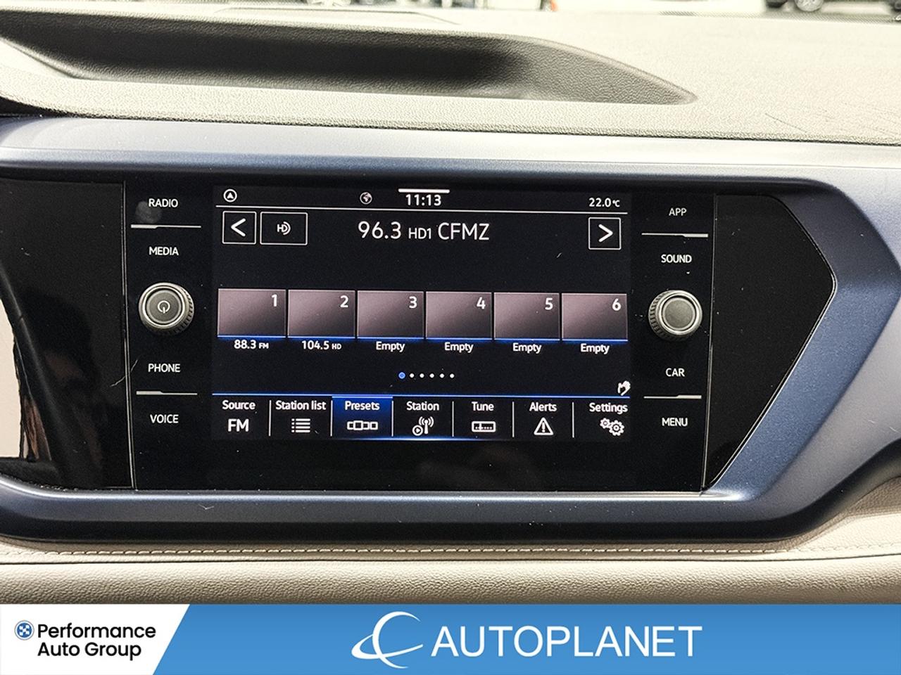 2024 Volkswagen Taos Comfortline, Back Up Cam, Apple CarPlay! Photo