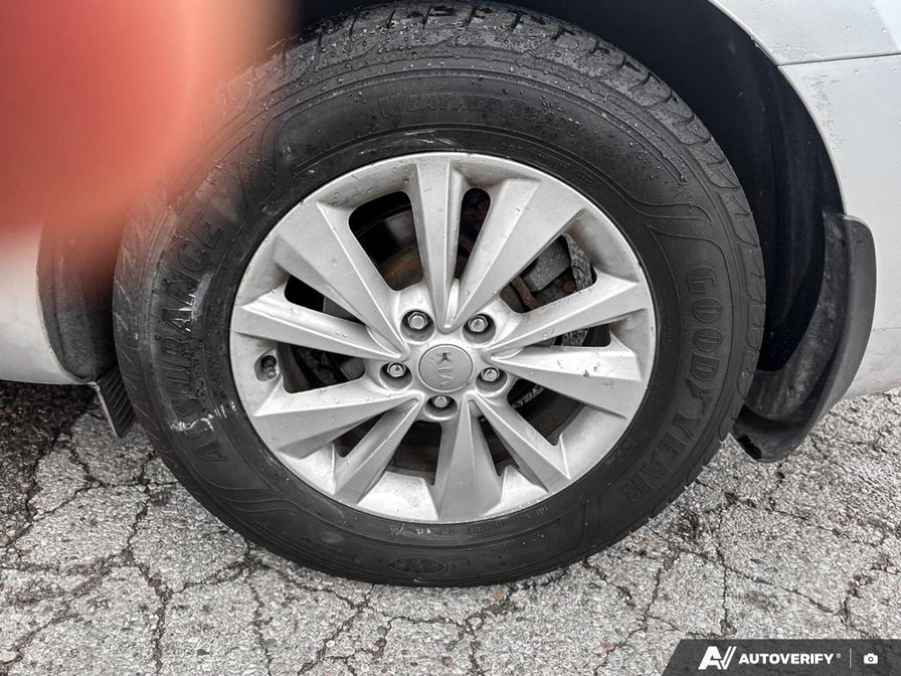 2017 Kia Sedona LX Passenger Van Photo
