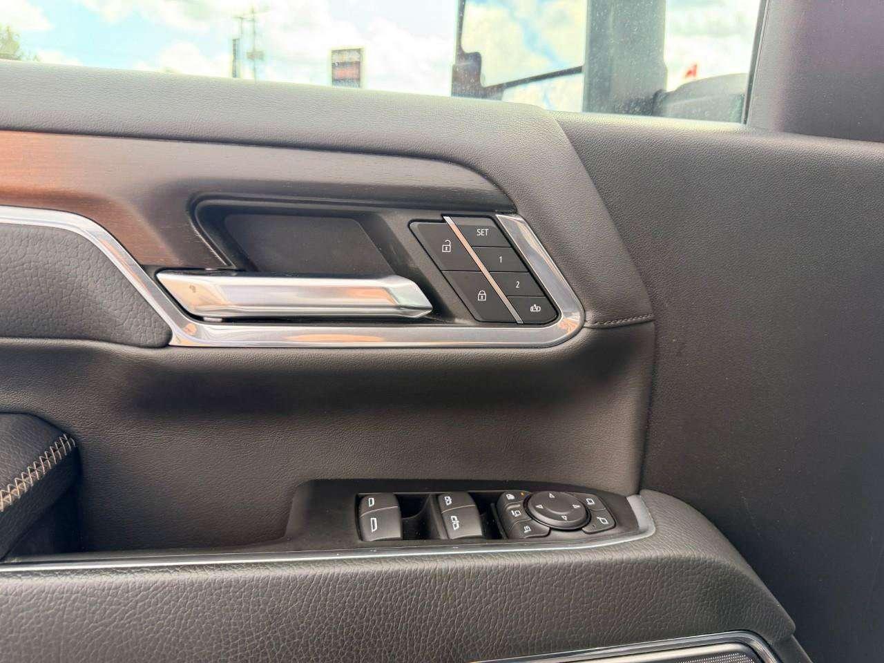 2024 GMC SIERRA 2500HD DENALI, 6.6L V8, 4X4, ALLOYS, LEATHER, BOSE, MACMASTER ORIGINAL, 1-OWNER, CERTIFIED PREOWNED! Photo