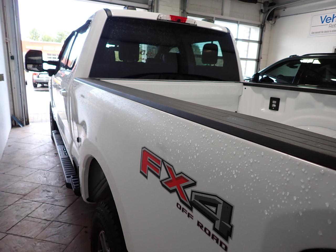 2025 Ford SUPER DUTY F-250 SRW LARIAT CREW CAB 4WD 6.5' BOX *DIESEL* Photo